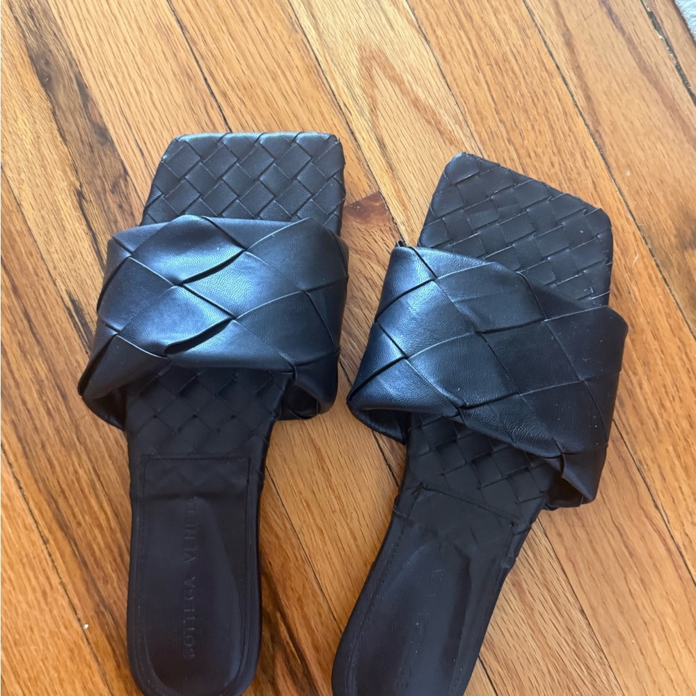 Bottega Veneta Black Lido Woven Sandals